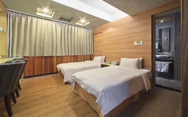 CHECK inn Express Taichung Fengchia