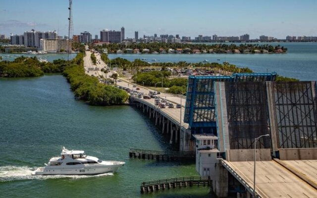 Mare Azur Miami Luxury Apartments by Grand Bay