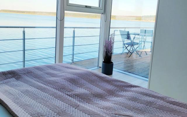 Apartment in a floating house on the Geierswalder See