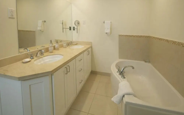 Palm Beach 110 3 Bedroom Condo