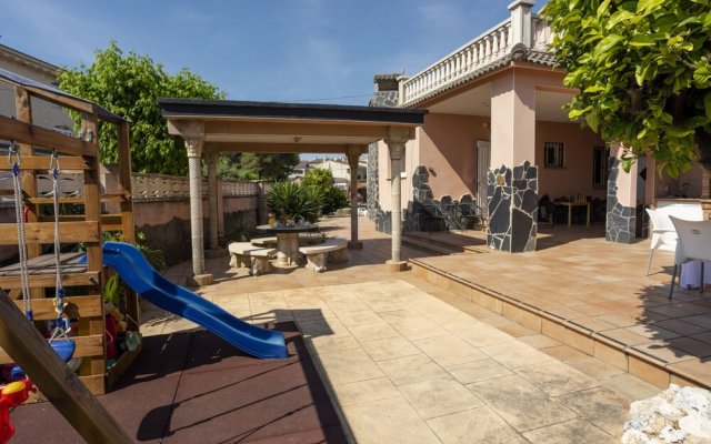 Premium Holiday Home in El Vendrell with Swimming Pool