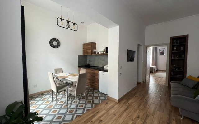 Fiesta Apartment on Franka 2BR-6P