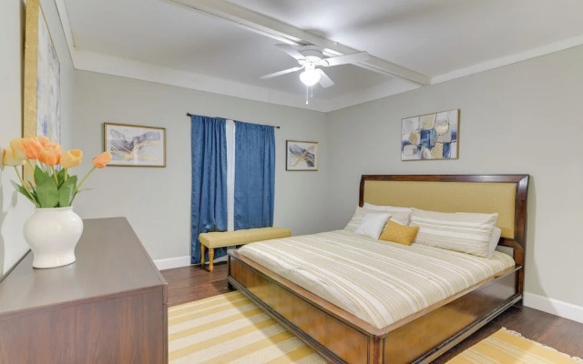 Walk to Beach: Galveston Vacation Rental!