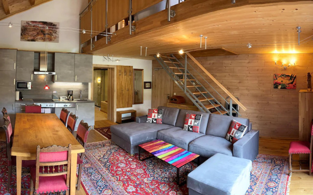 Chalet Salzburg, Dienten