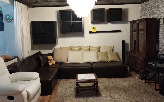 Snug Apartment at foot of mountain