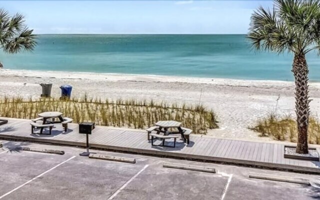 Sunset Chateau Beach Front Star5Vaca