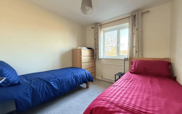 Stunning Townhouse: Your Spacious Retreat for 8