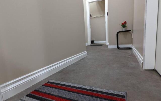 Exquisite And Modern Executive Suite With Parking