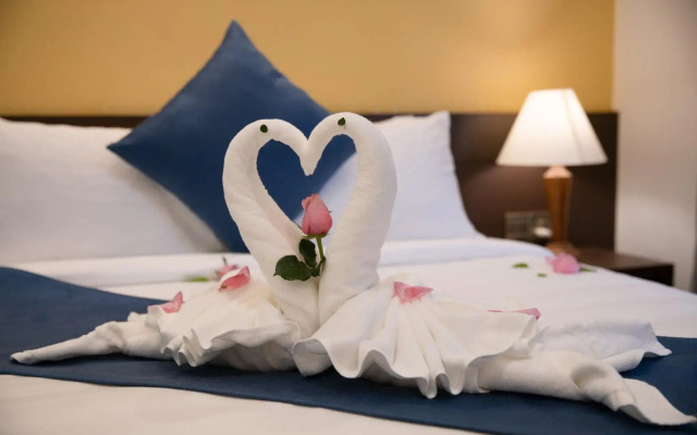 Triple Riverside Villa Hotel Hoian
