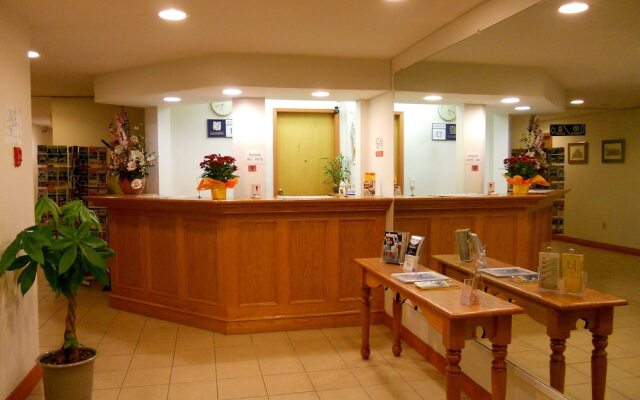 Mayfair Motel