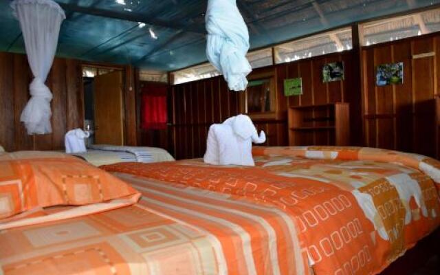 Yaku Amazon Lodge & Expeditions