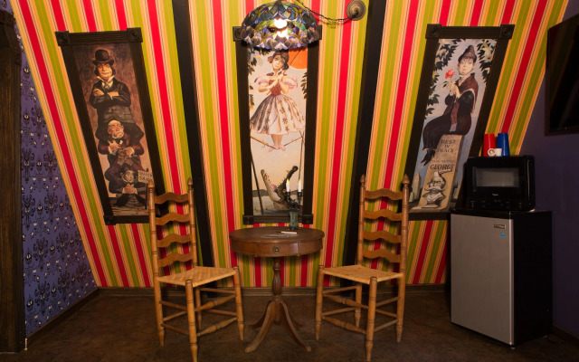 Hicksville Pines Chalets & Motel