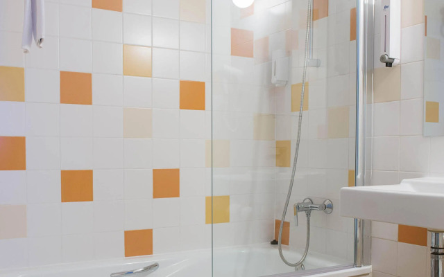 B&B Hotel Girona 2