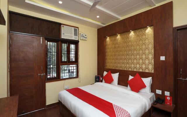 OYO 23616 Hotel Ss