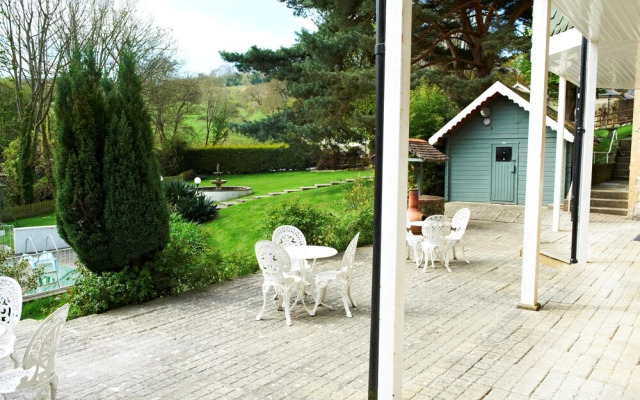 The Cedar Tree Apartment