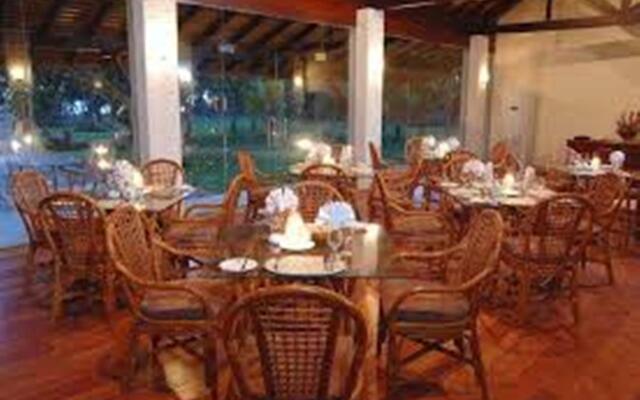 Hibiscus Beach Hotel And Villas