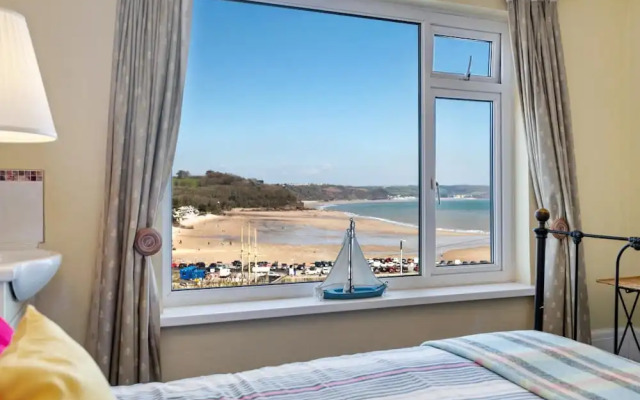 White Sails - Beach and Harbour Views