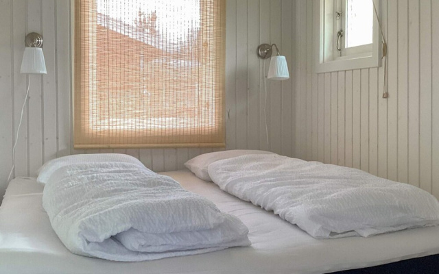 Holiday Home, 500m From Beach
