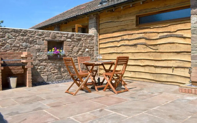 Lambing Shed - UK12380