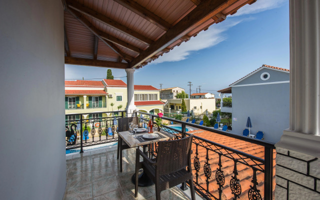 Makis Studios & Apartments