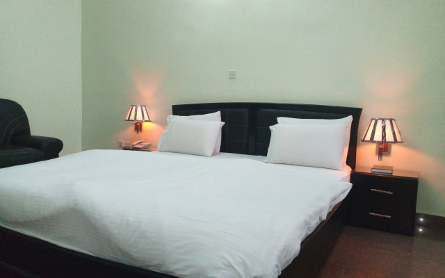Dionzec Hotel & Suites