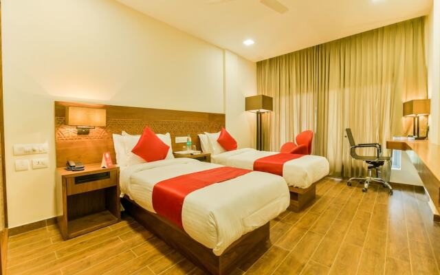 OYO 13221 Calicut Inn