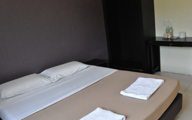 OYO 497 EQ Ferringhi Hotel