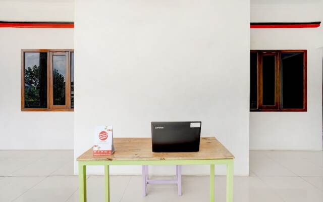 Super OYO 3702 Homestay Bougenville Syariah
