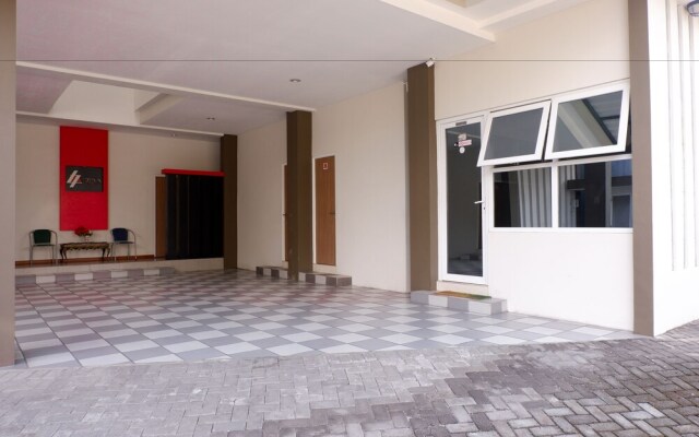 RedDoorz Plus near Mall Ciputra Semarang