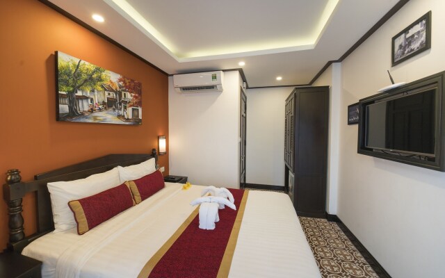 Golden Bell Backpacker Hotel & Pool Bar