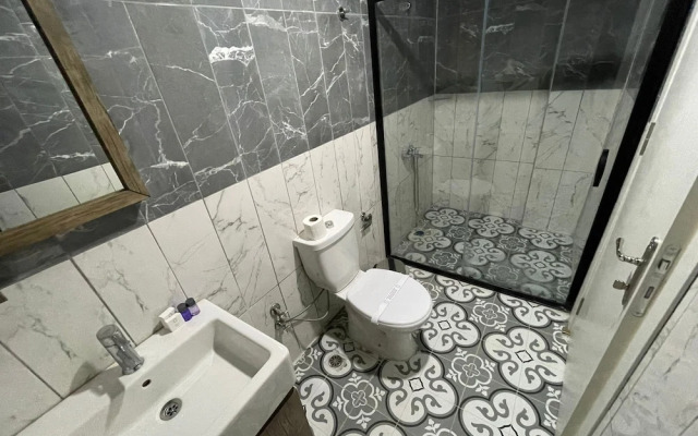 Seven City Hotel