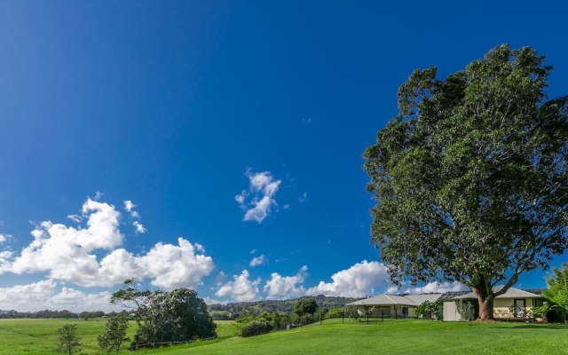 Myocum House - spacious hinterland farmhouse