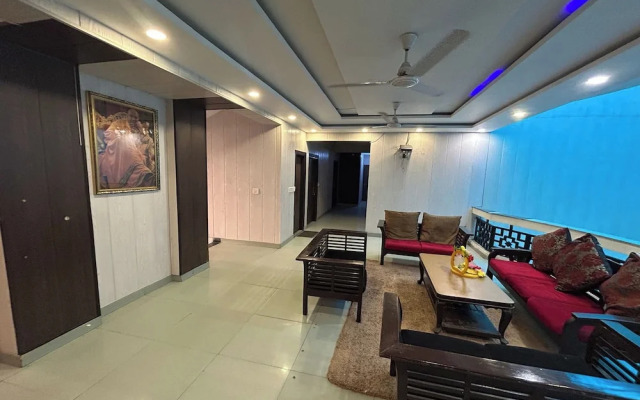 Hotel B K House