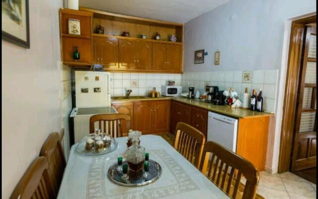 Rodomelo House with Terrace - 4 Bedrooms