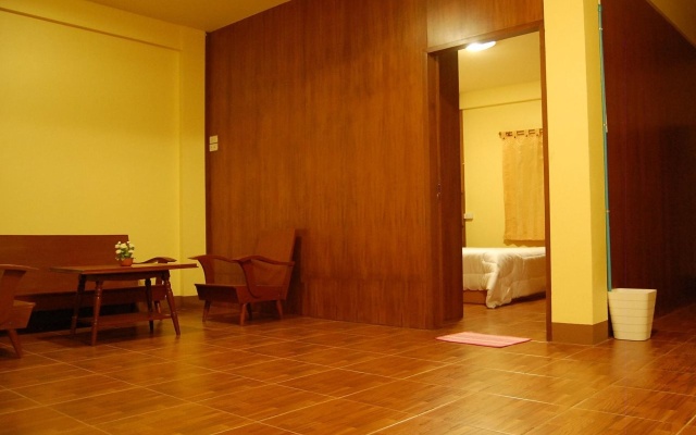 Royal Standard Hostel – Guest Rooms – Chiang Mai