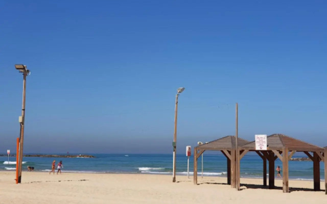 NEW! 2 BD Premium Beach house W/large balcony