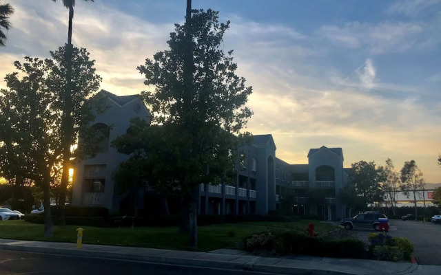 Surestay Hotel by Best Western Ontario Airport