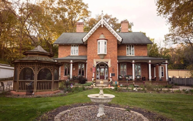 The Steamboat House Bed & Breakfast