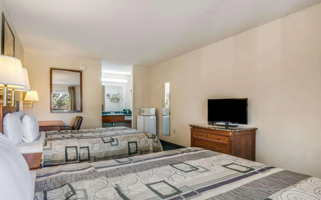 Rodeway Inn & Suites