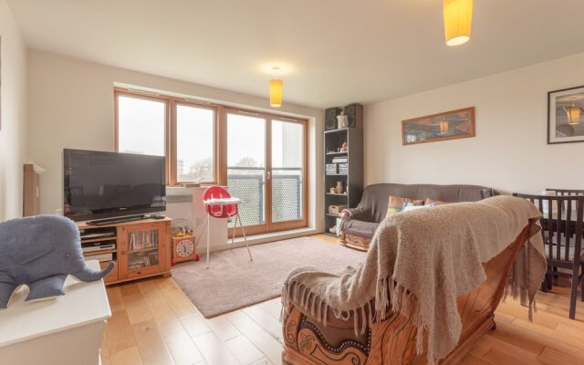 Cosy 2 Bedroom Flat Next To Quiet Park