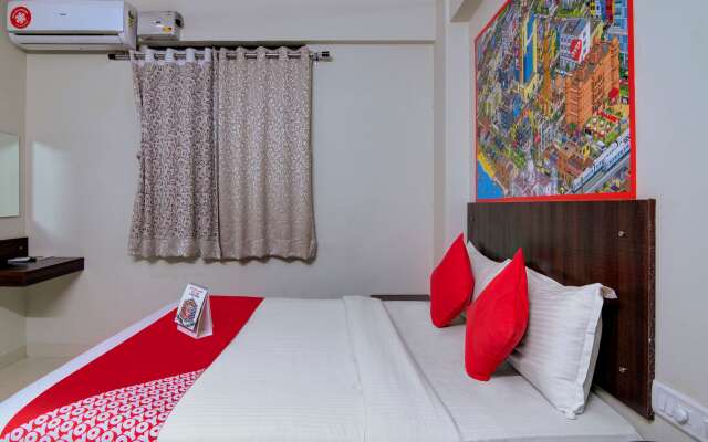 OYO 11916 Varcity Plaza