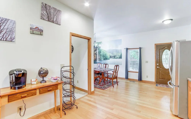 Near Saugatuck Dunes: Pet-friendly Fennville Home!