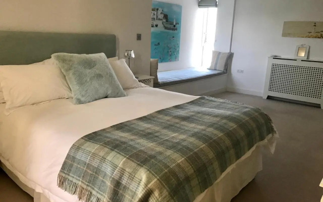 6 Ocean Gate Apartment