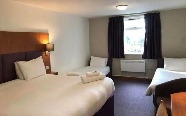 OYO Bluemont Hotel