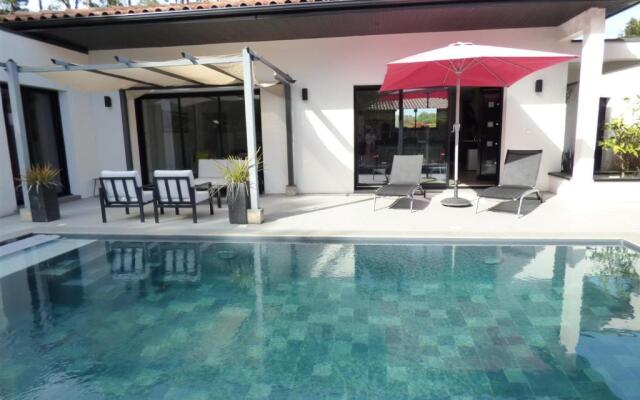 VILLA LUCIA, 8 PERS, au calme, proche plage à Vieux-Boucau