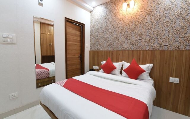 OYO 14387 Luxury Inn