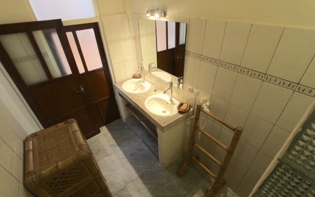 Chonos Hotel Lovina