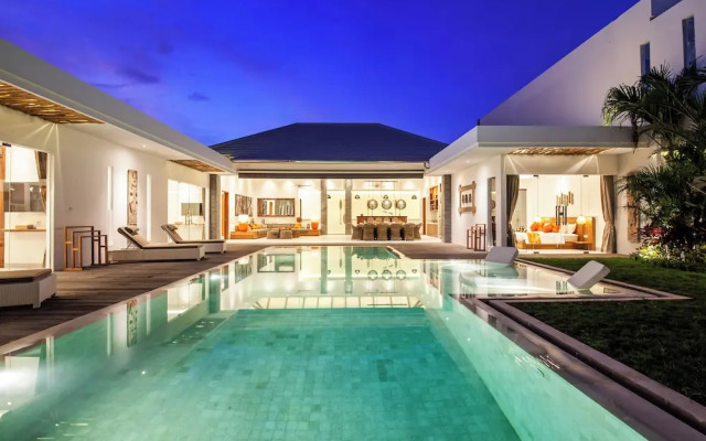 Modern 4 BR Villa 400m to the Beach in Canggu