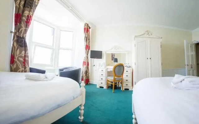Queensbridge Hotel