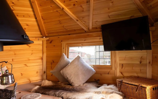 Seaside Retreat - Five Minutes to Beach Village